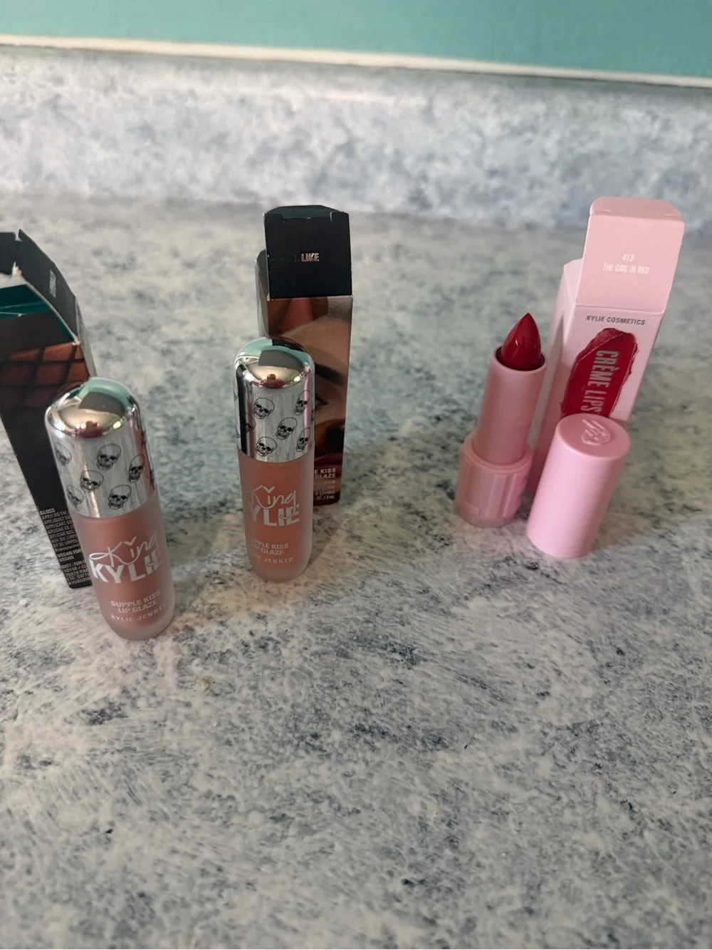 Kylie Cosmetics intense red
